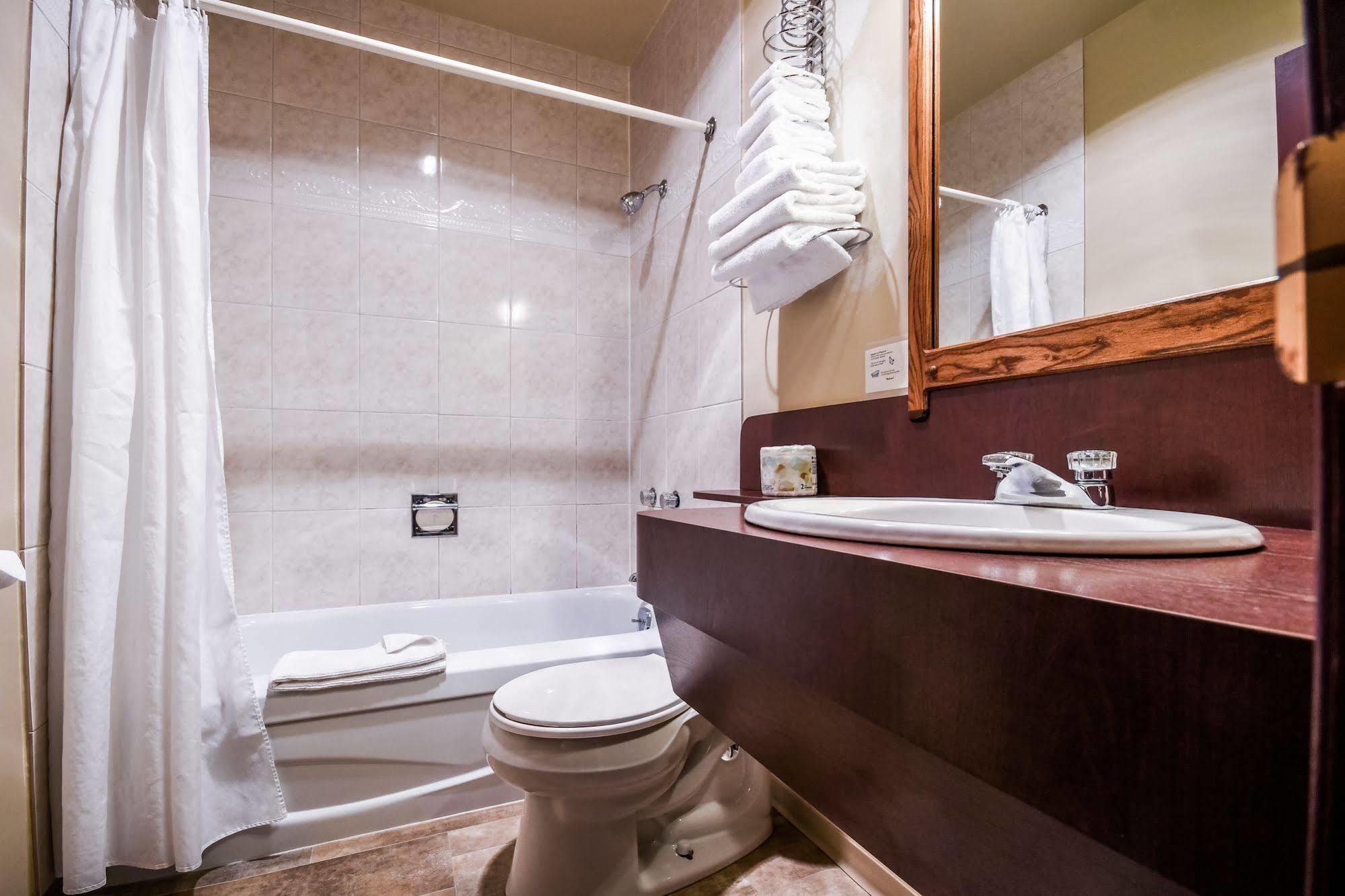 Creston Hotel & Suites Eksteriør bilde